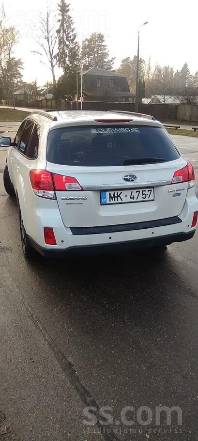 Subaru Outback 2010 photo 4