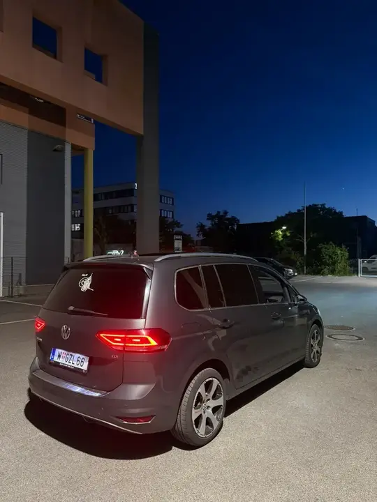 Volkswagen Touran 2016 photo 2