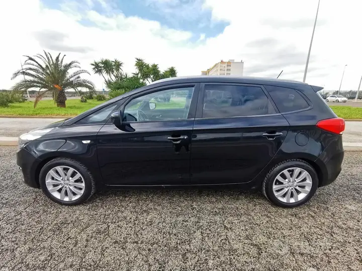 Kia Carens 2015 photo 5