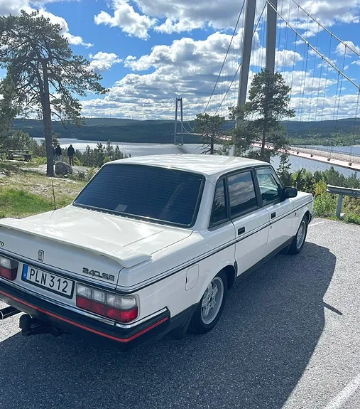 Volvo 240 1993 photo 2