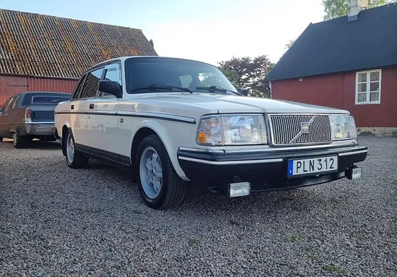 Volvo 240 1993 photo 3