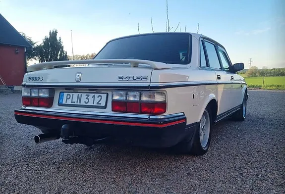 Volvo 240 1993 photo 4