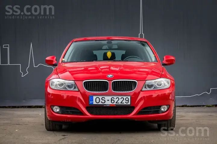 BMW 318 2009 photo 2