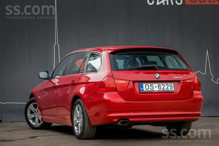 BMW 318 2009 photo 4