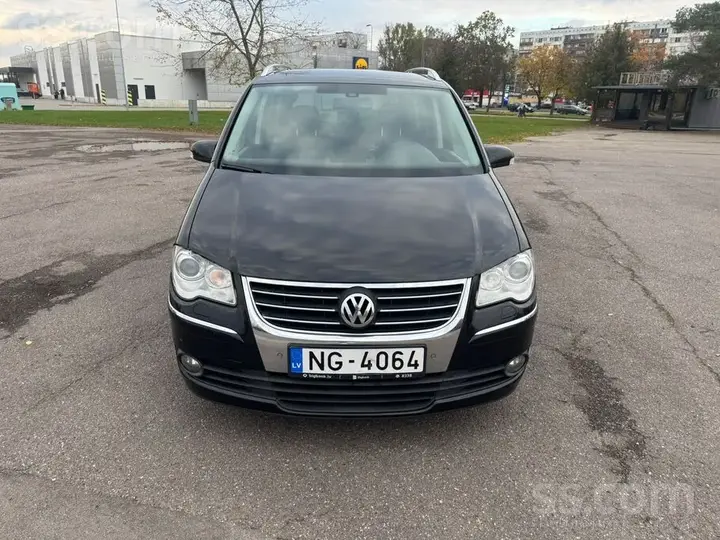 Volkswagen Touran 2008 photo 2