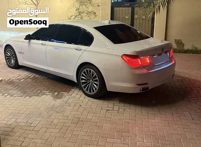 BMW 7 Series 2009 photo 4