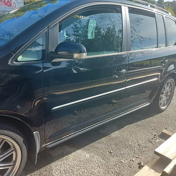Volkswagen Touran 2007 photo 2