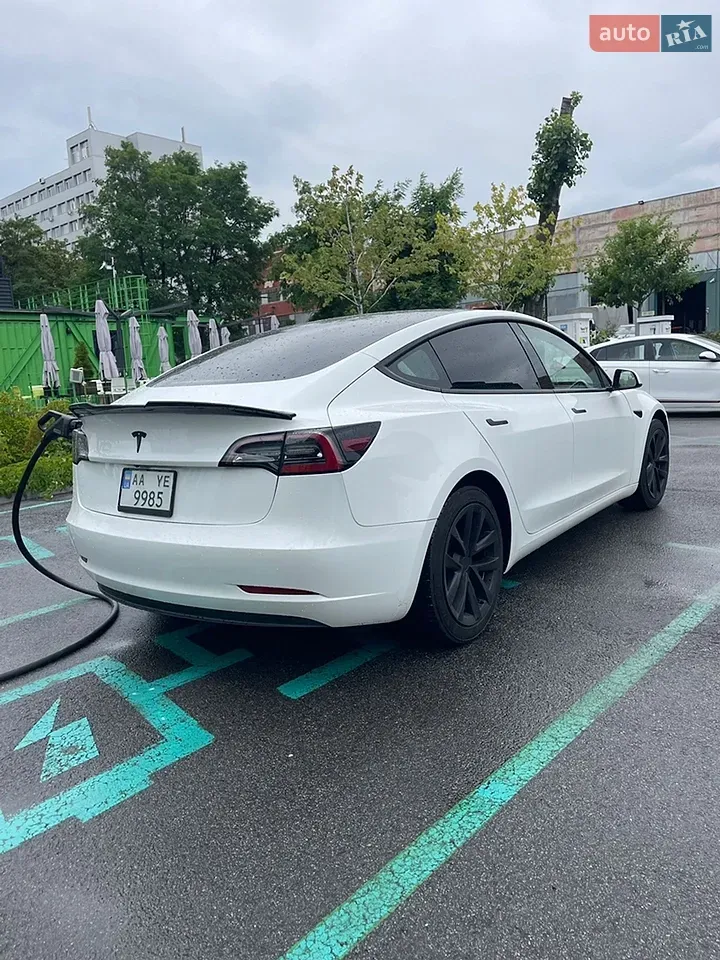 Tesla Model 3 2023 photo 3