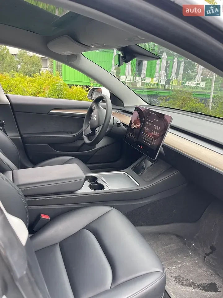 Tesla Model 3 2023 photo 4