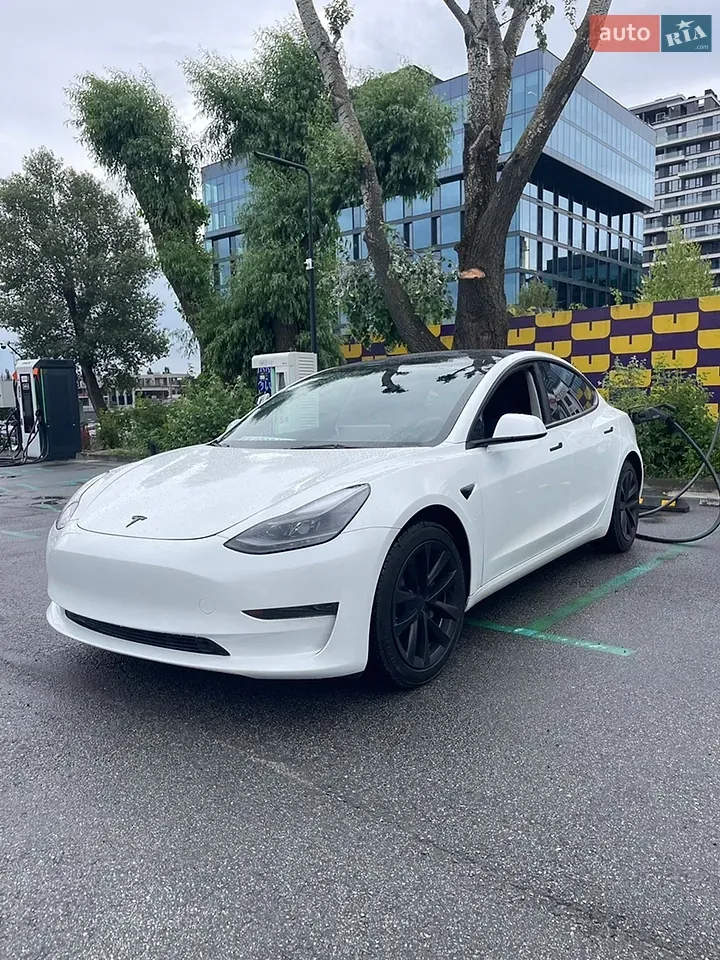 Tesla Model 3 2023 photo 2