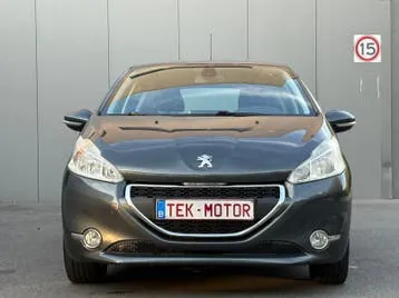 Peugeot 208 2012 photo 3