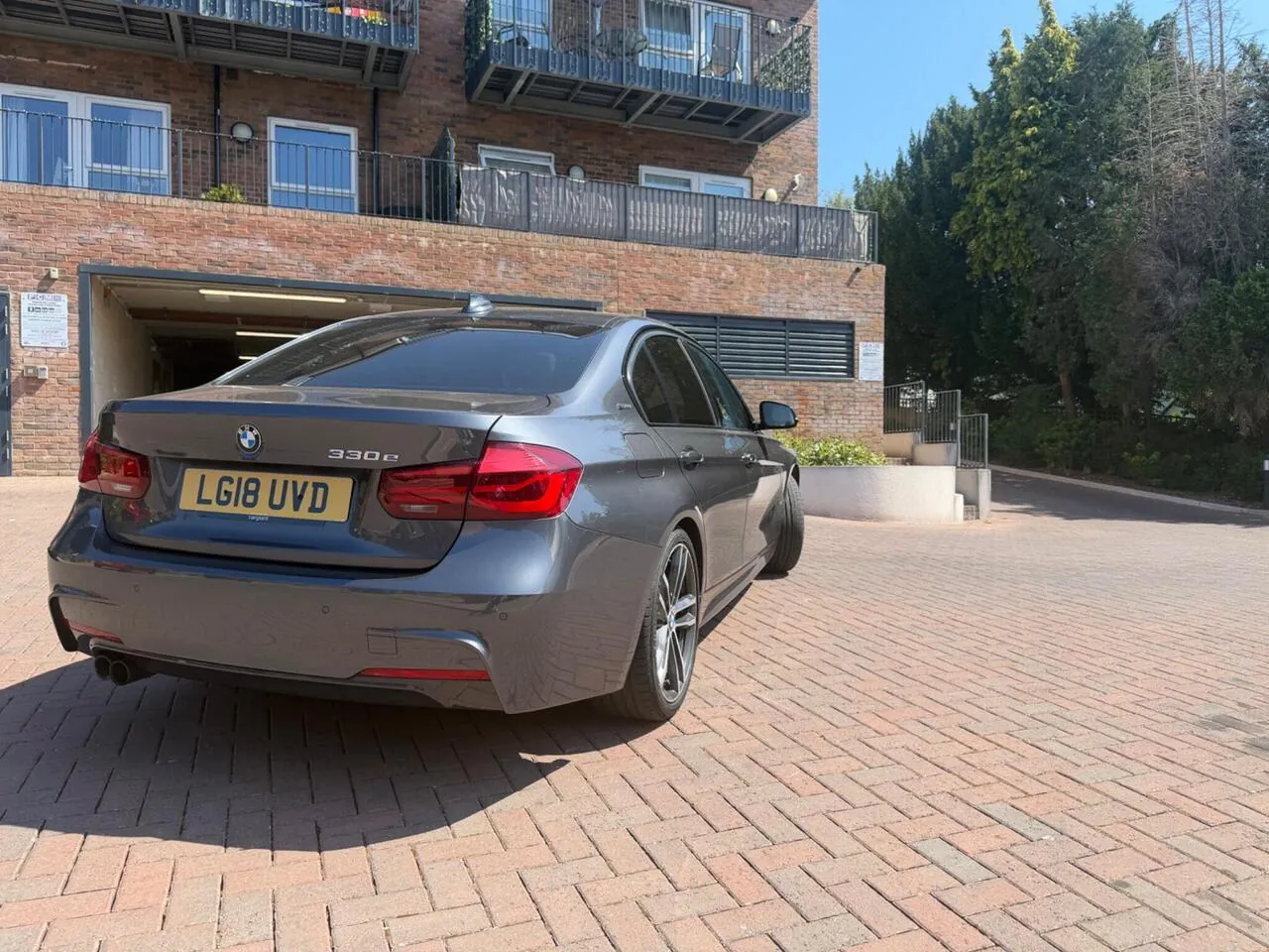 BMW 3 Series 2018 photo 4