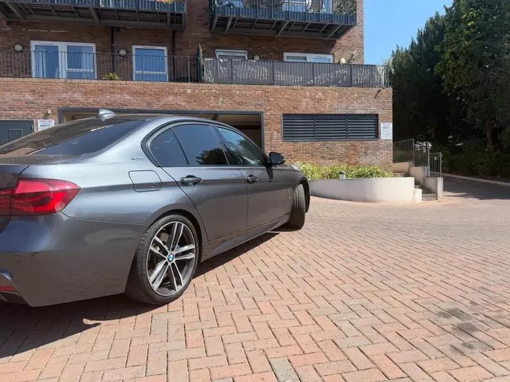 BMW 3 Series 2018 photo 3
