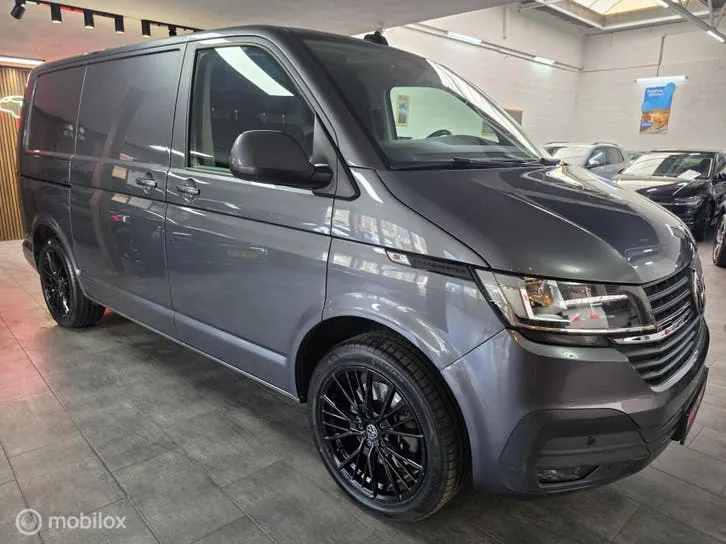 Volkswagen Transporter 2021 photo 2