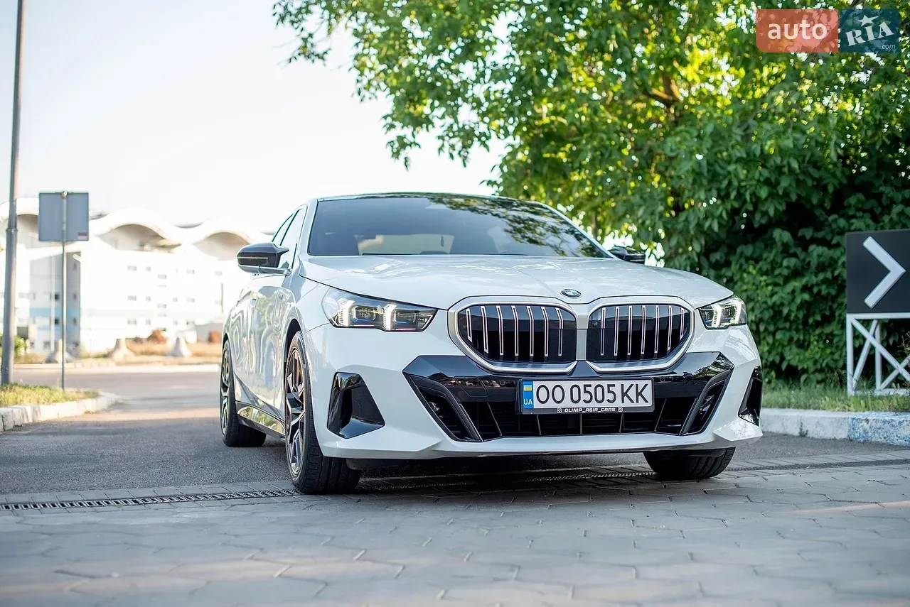 BMW 5 Series 2024 photo 2