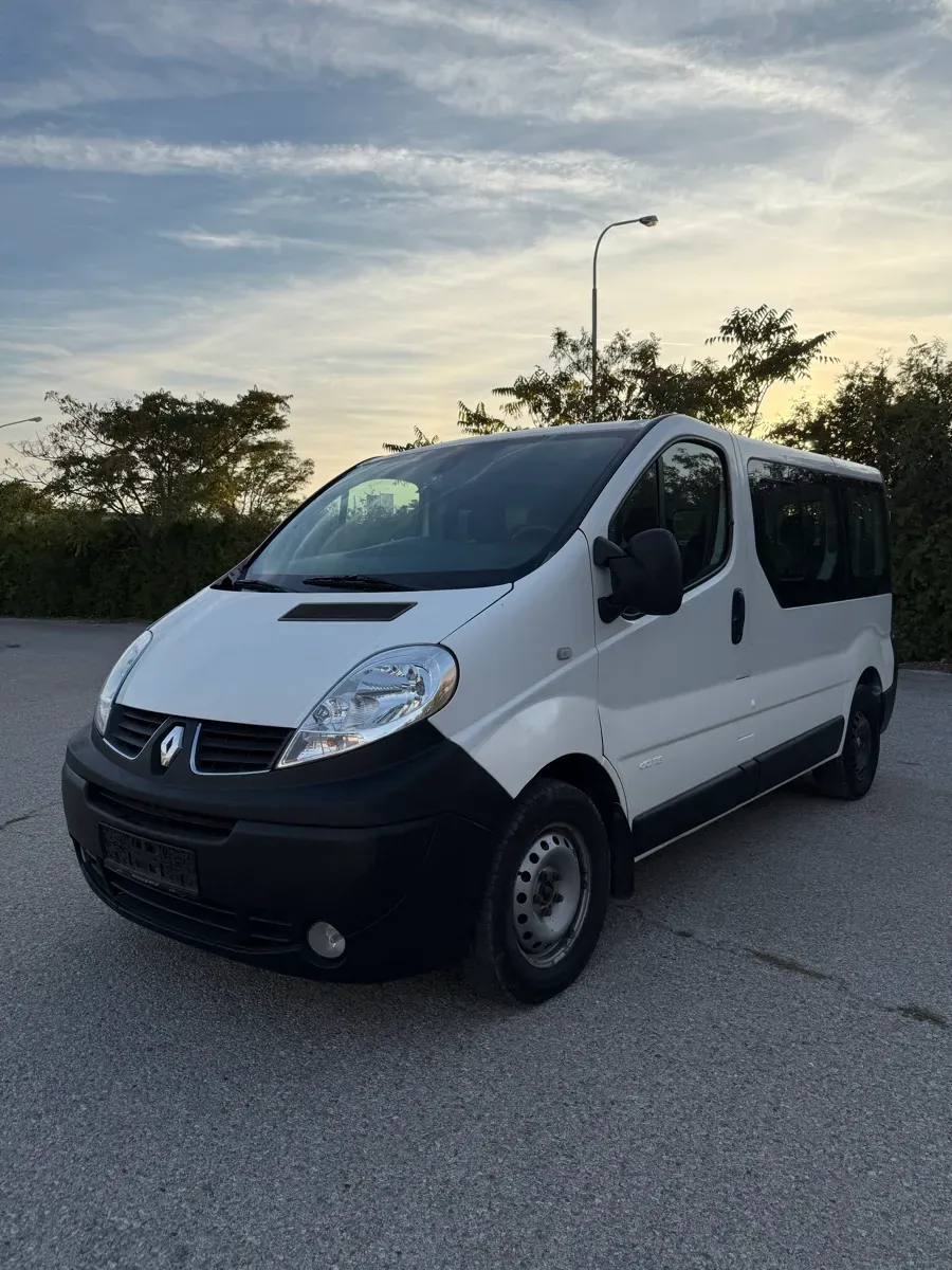 Renault Trafic 2013 photo 2