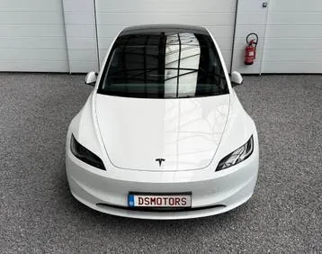 Tesla Model 3 2023 photo 2