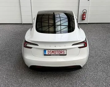 Tesla Model 3 2023 photo 3