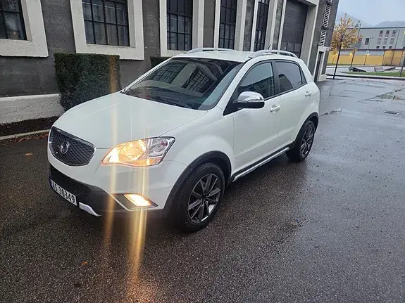 KG Mobility Korando 2011 photo 2