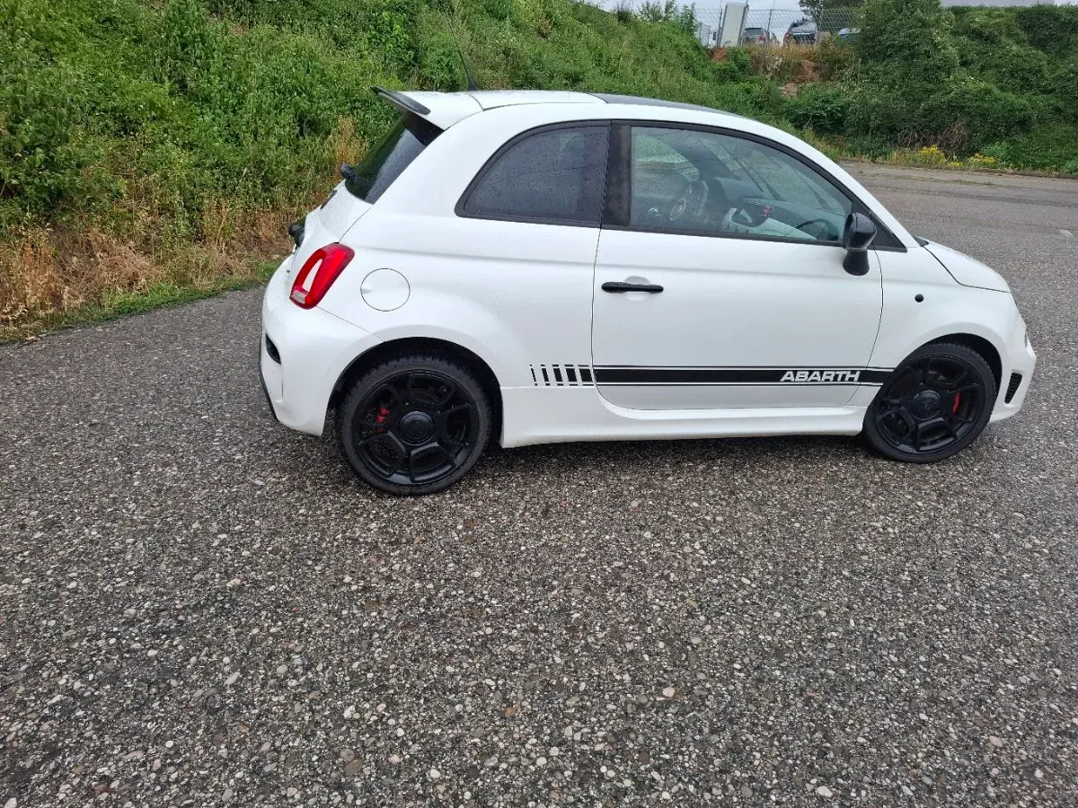 Abarth 500 2009 photo 2