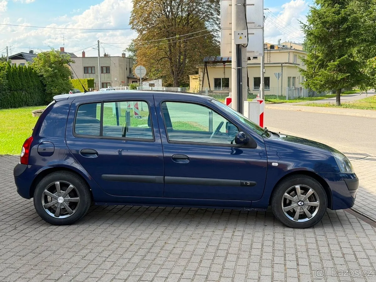 Renault Clio 2006 photo 2