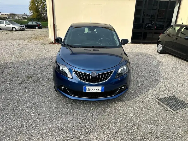 Lancia Ypsilon