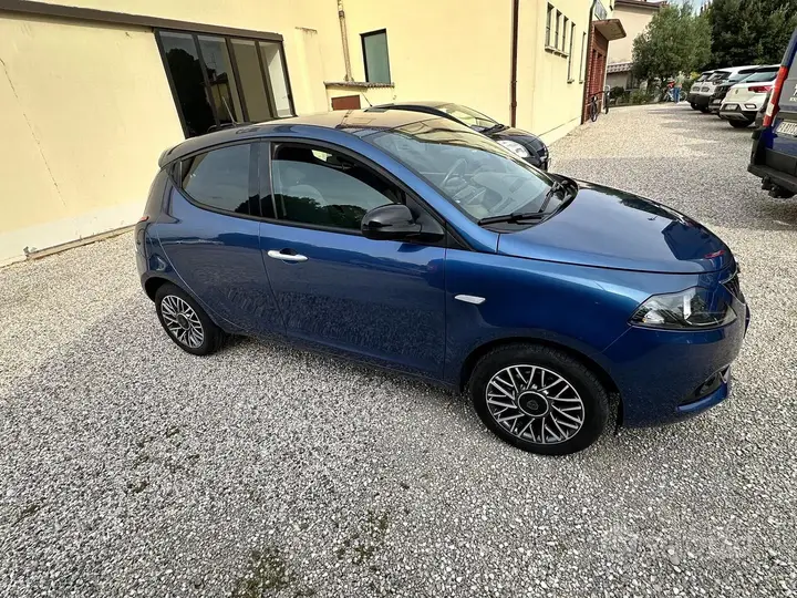 Lancia Ypsilon 2023 photo 2