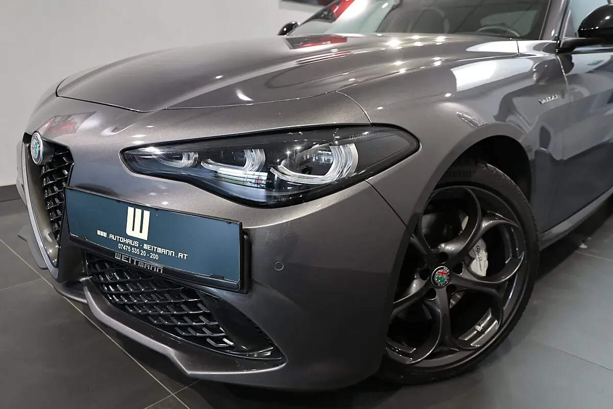 Alfa Romeo Giulia 2023 photo 2