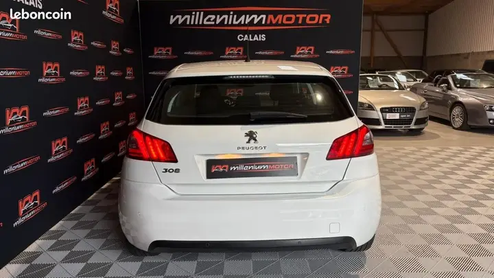 Peugeot 308 2019 photo 3