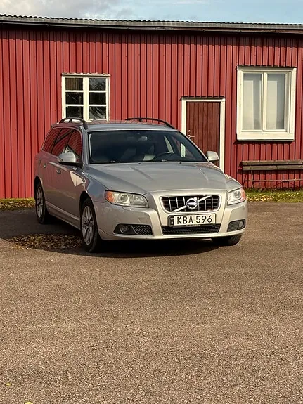 Volvo V70 2010 photo 2