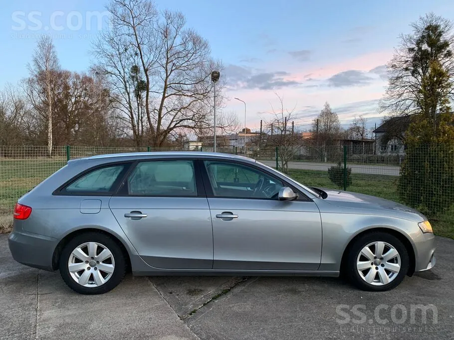 Audi A4 2010 photo 4