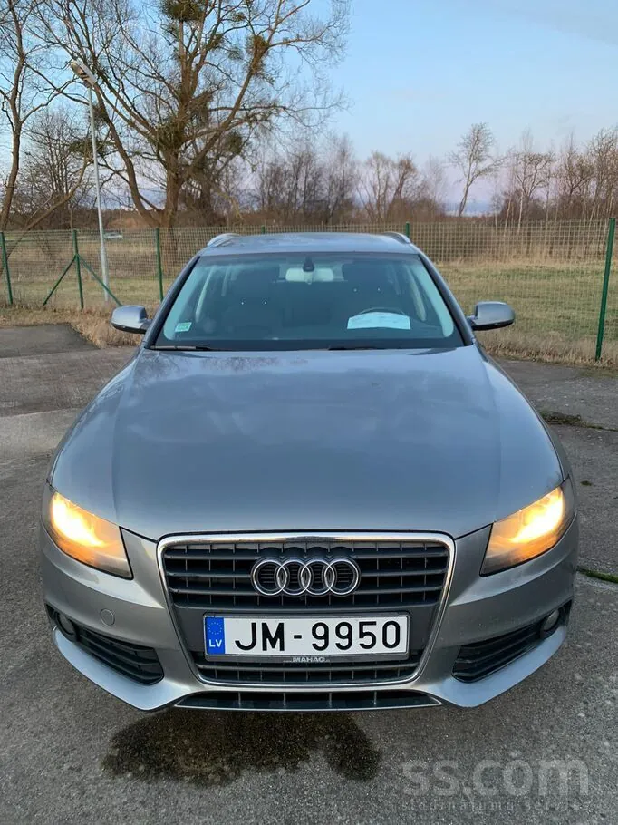 Audi A4 2010 photo 2
