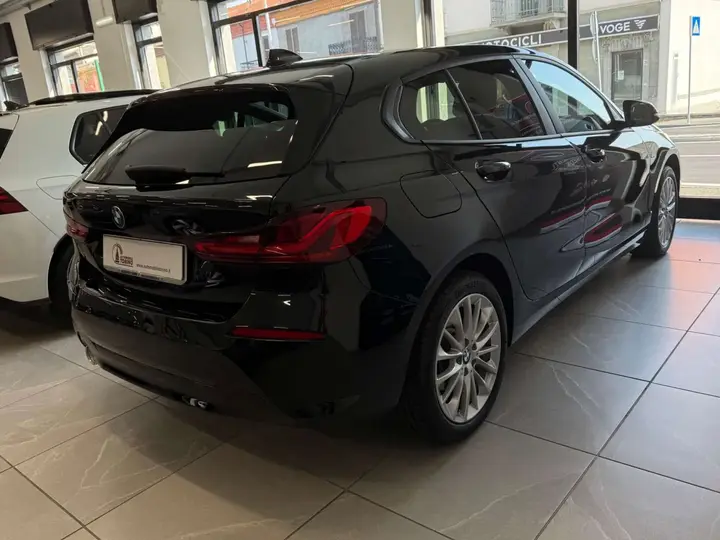 BMW 118I 2023 photo 4