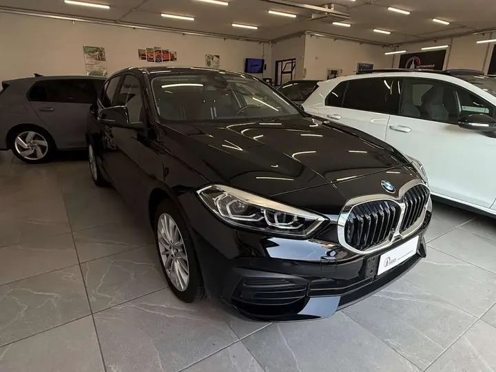 BMW 118I 2023 photo 3
