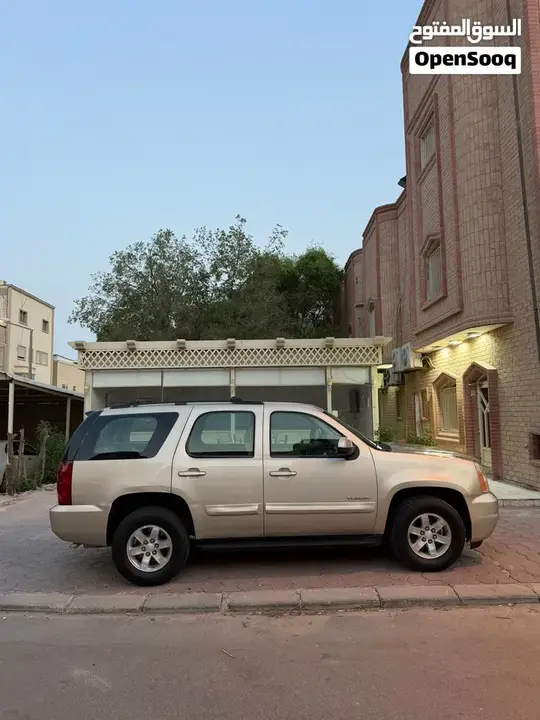 GMC Yukon 2013 photo 2
