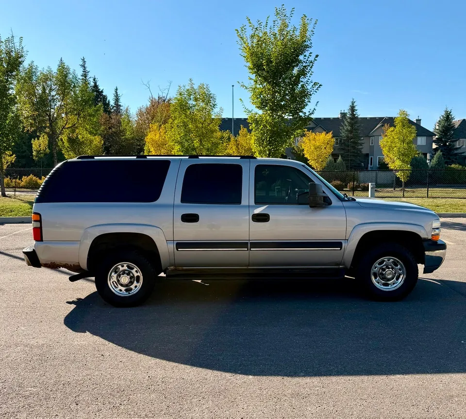 Chevrolet Suburban 2004 photo 4