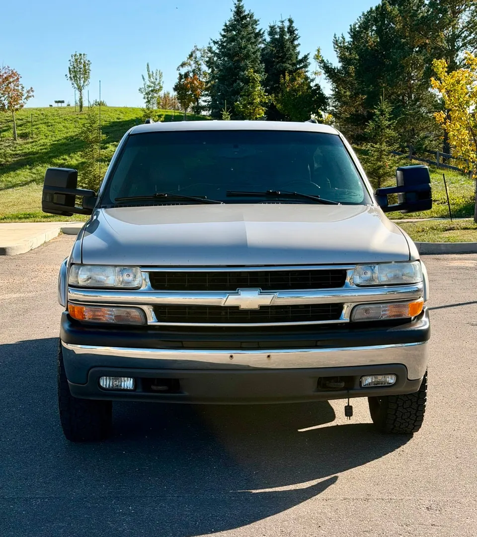 Chevrolet Suburban 2004 photo 2