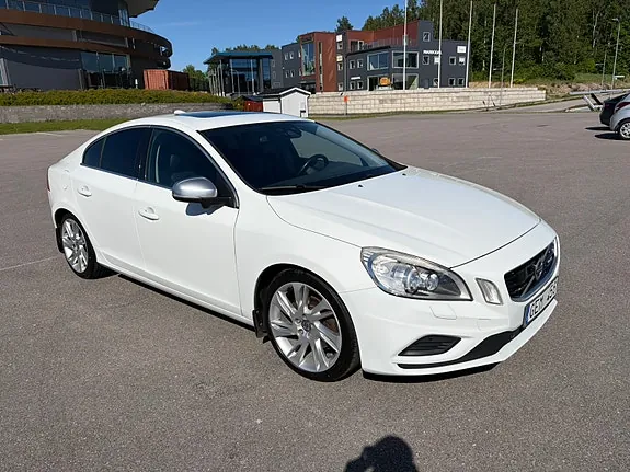Volvo S60 2012 photo 2