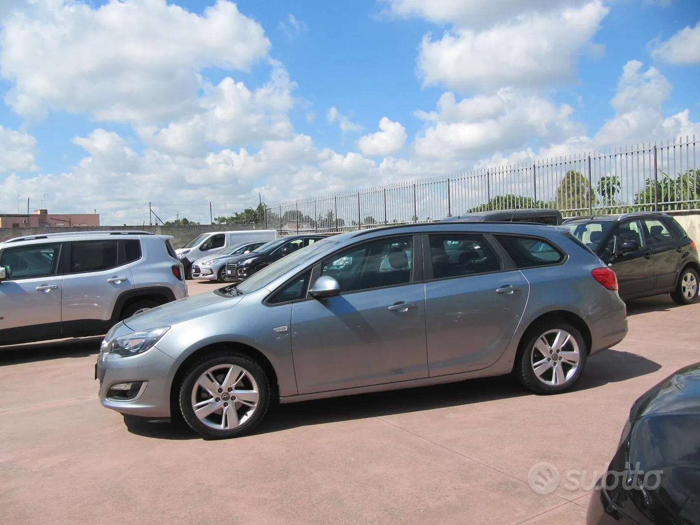 Opel Astra 2013 photo 2