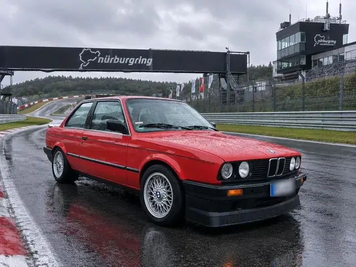 BMW E30