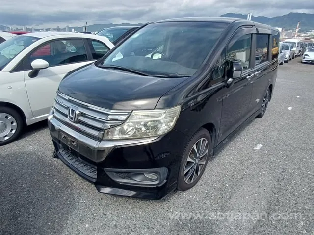 Honda Stepwagon 2013 photo 2
