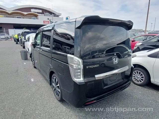 Honda Stepwagon 2013 photo 3