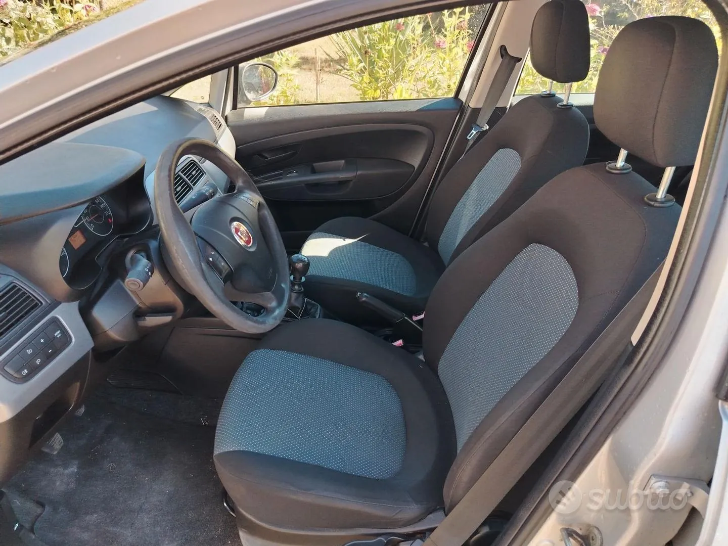 Fiat Grande Punto 2010 photo 5