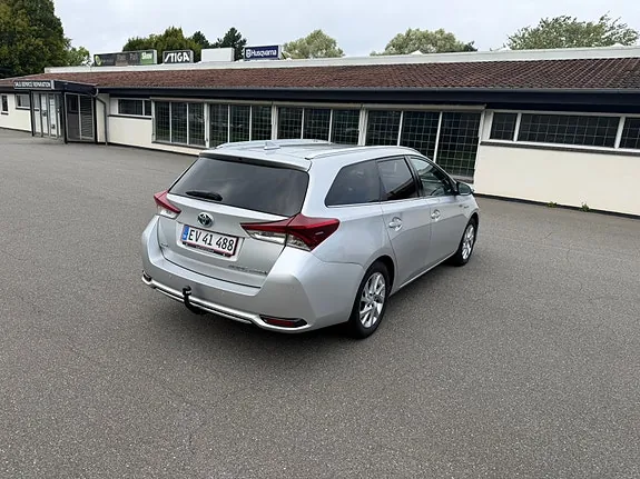 Toyota Auris 2015 photo 4