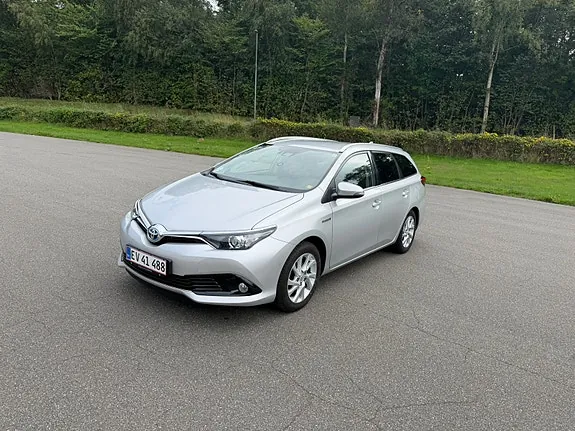Toyota Auris 2015 photo 2