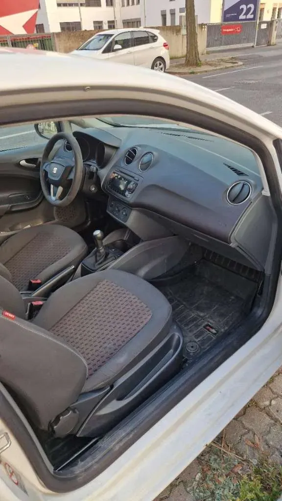 Seat Ibiza 2009 photo 2