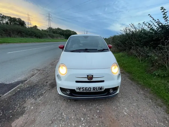 Abarth 500 2011 photo 2
