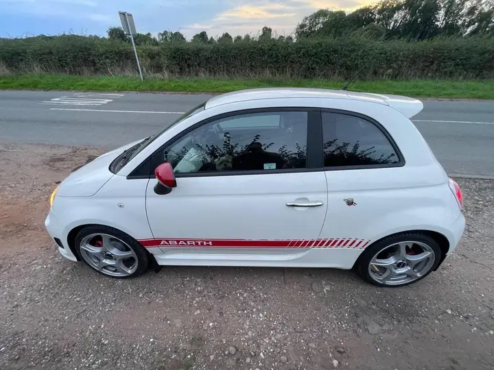 Abarth 500 2011 photo 4