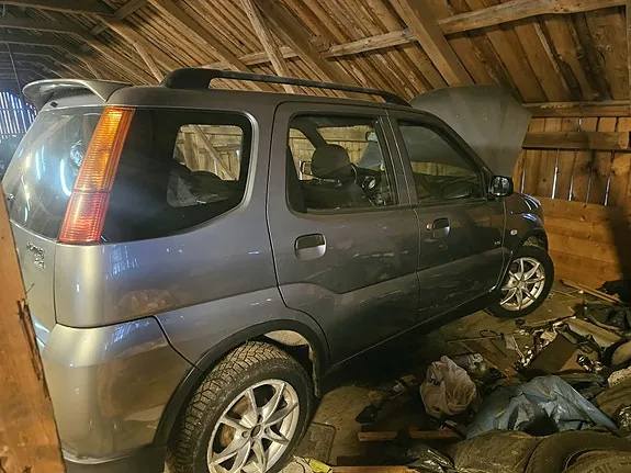 Suzuki Ignis 2005 photo 2
