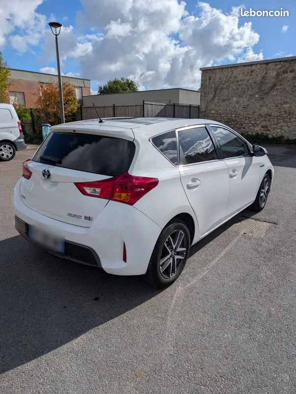 Toyota Auris 2015 photo 2